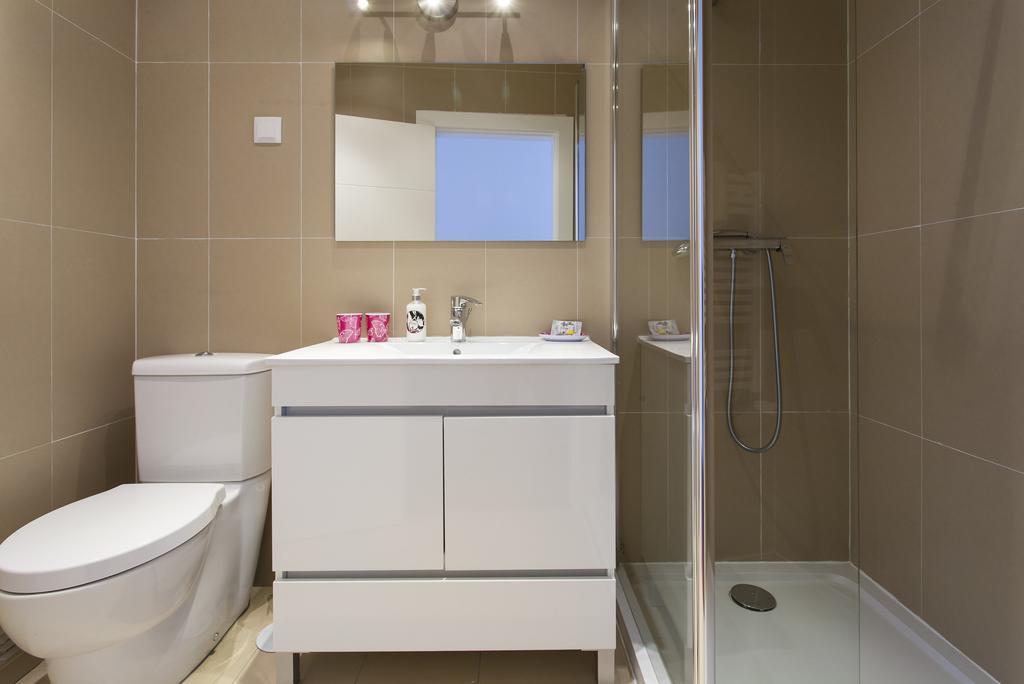 Joivy Joyful 2Br Apt With Terrace Nearby Sao Bento Palace Lisboa Habitación foto